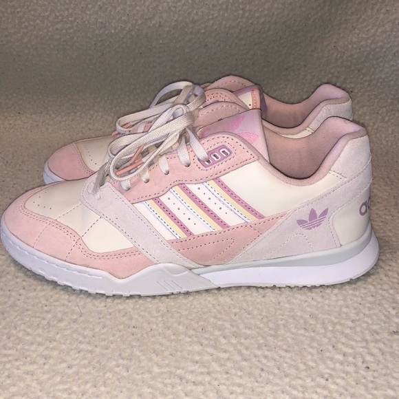 Adidas A.R.Trainers - Picture 4 of 9